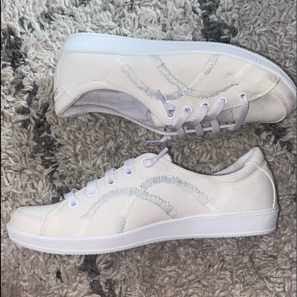 Sneakers - Picture 2 of 4